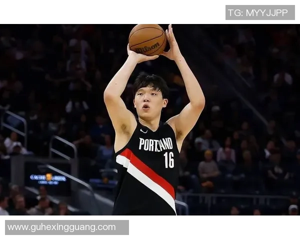 杨瀚森首秀4分4板1助6犯离场!勇士21分逆转胜开拓者库里半场11分