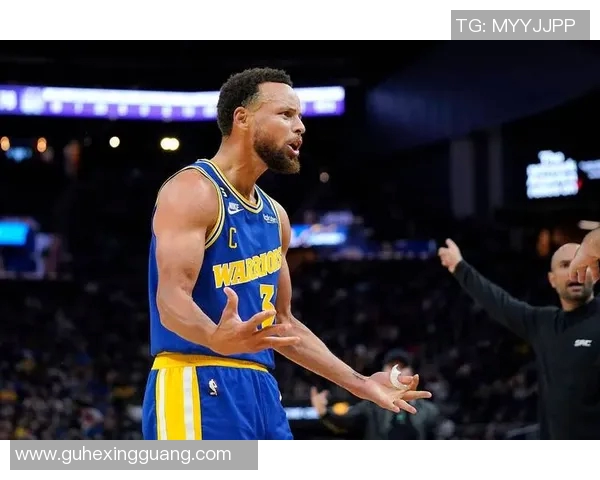 本赛季命中80+记三分且命中率40+%的球员：库里、克尼佩尔