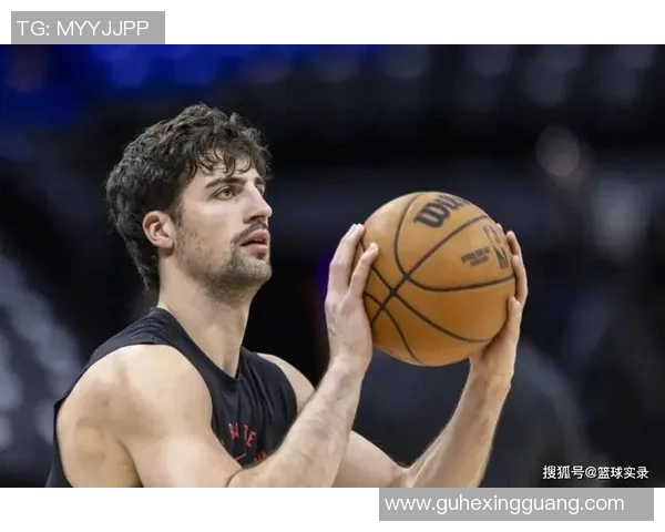 为庆祝阿夫迪亚入选全明星，球队赠送一个嵌满玫瑰的玻璃篮球